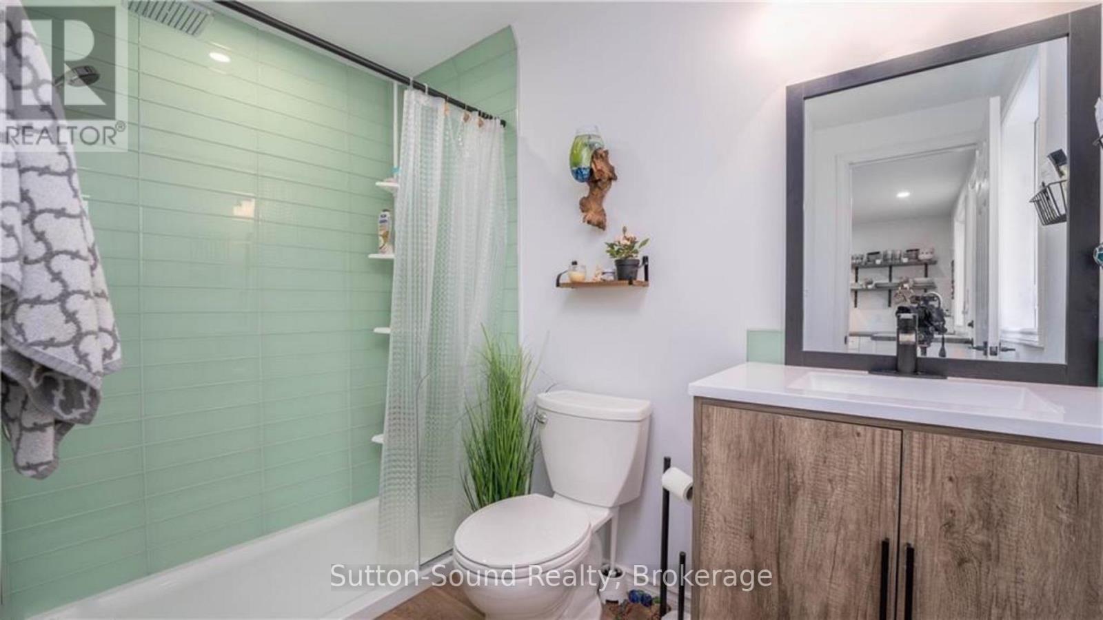 












18 QUEEN STREET W

,
Norfolk (St. Williams),




Ontario
N0E1P0

