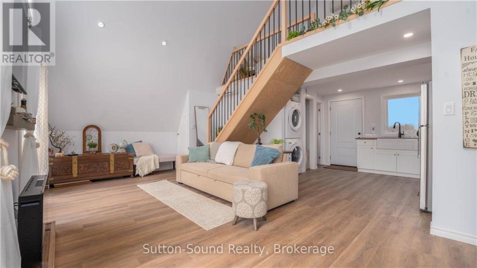 












18 QUEEN STREET W

,
Norfolk (St. Williams),




Ontario
N0E1P0

