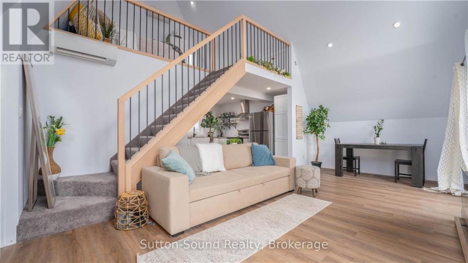 












18 QUEEN STREET W

,
Norfolk (St. Williams),




Ontario
N0E1P0

