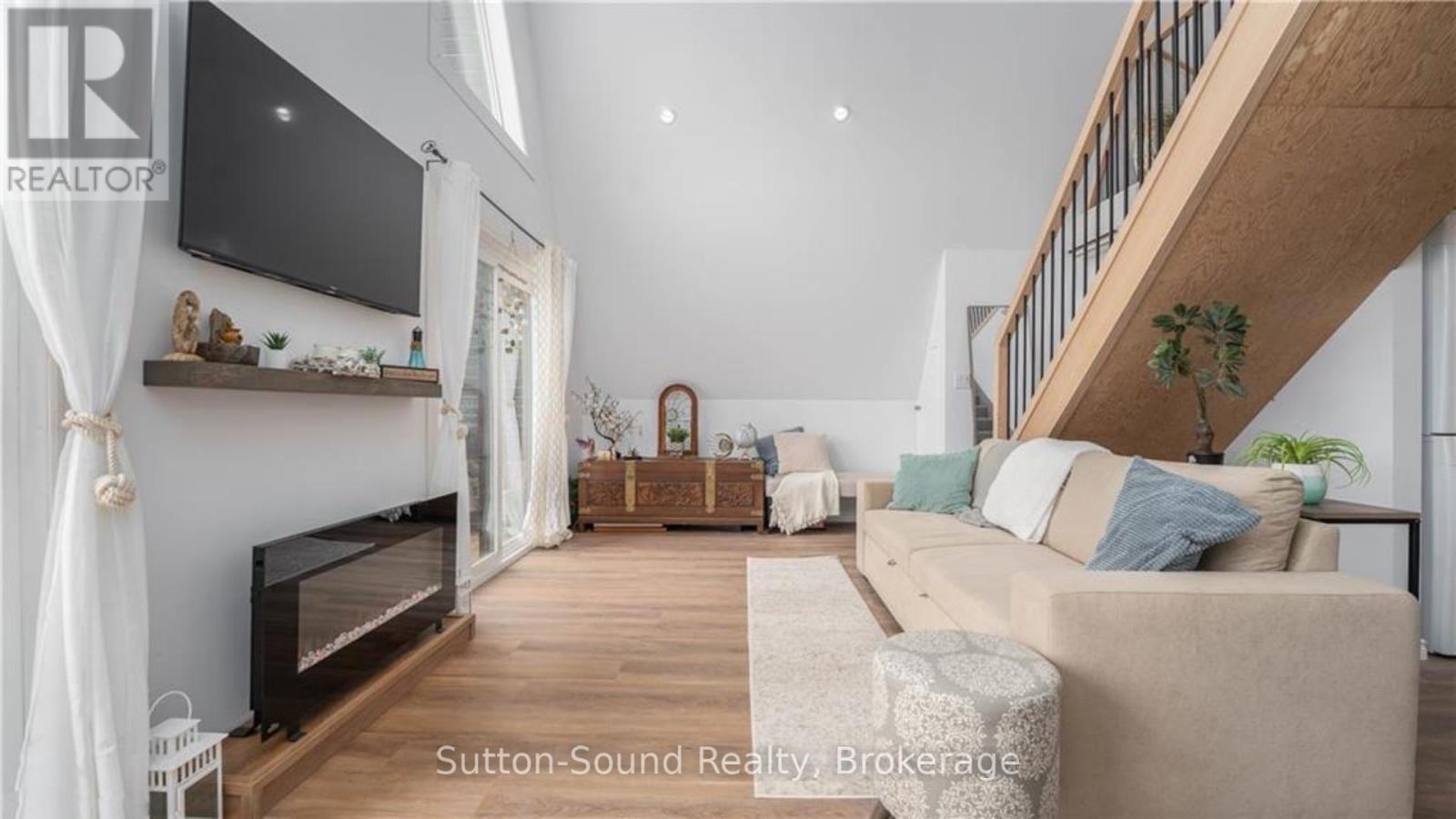 












18 QUEEN STREET W

,
Norfolk (St. Williams),




Ontario
N0E1P0

