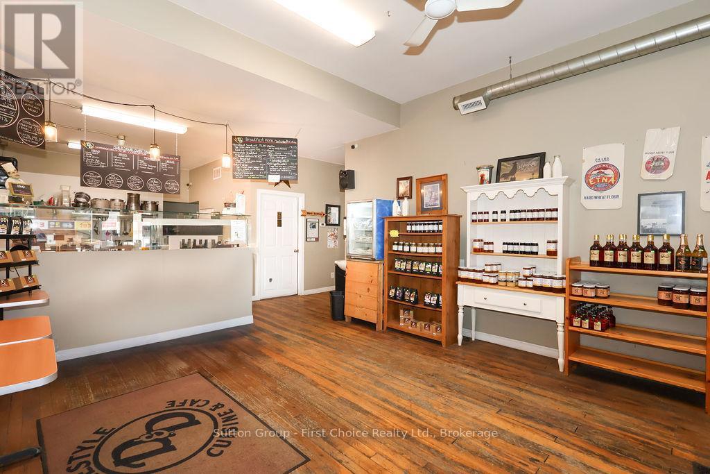 












8 WOODSTOCK STREET N

,
East Zorra-Tavistock (Tavistock),




Ontario
N0B2R0


