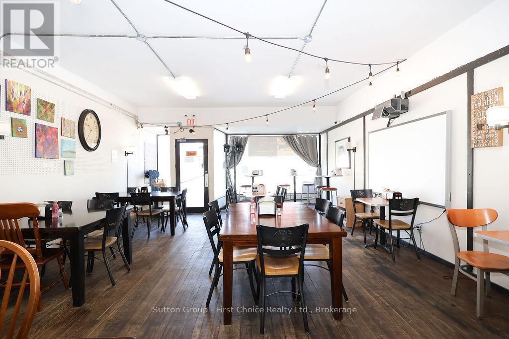 












8 WOODSTOCK STREET N

,
East Zorra-Tavistock (Tavistock),




Ontario
N0B2R0

