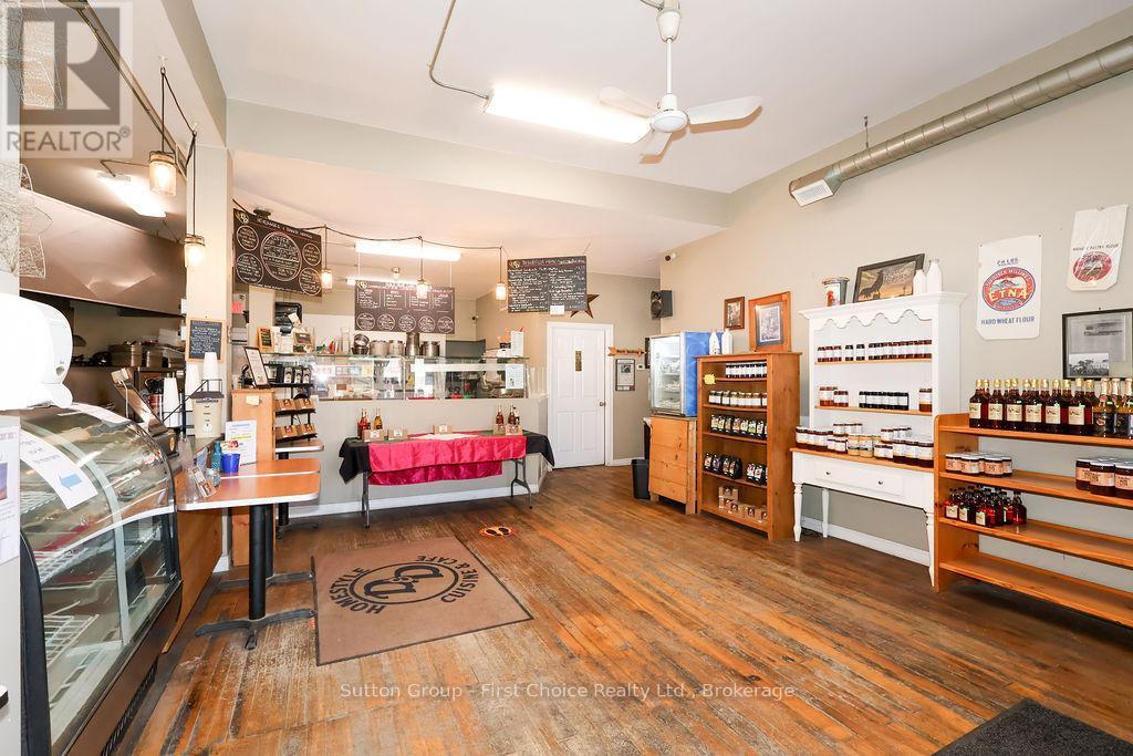 












8 WOODSTOCK STREET N

,
East Zorra-Tavistock (Tavistock),




Ontario
N0B2R0


