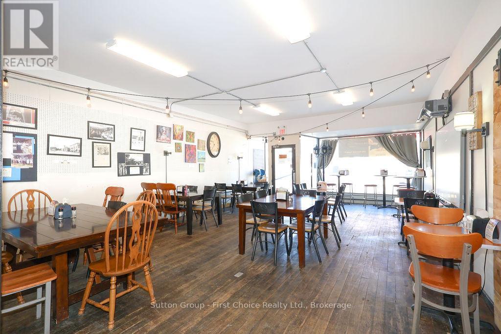 












8 WOODSTOCK STREET N

,
East Zorra-Tavistock (Tavistock),




Ontario
N0B2R0

