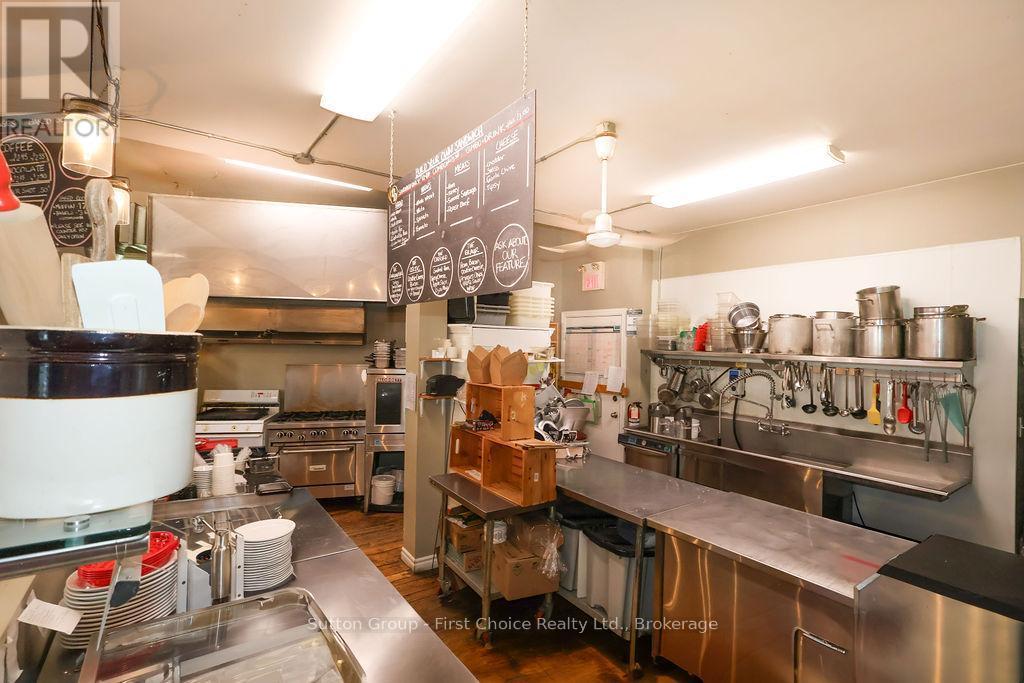 












8 WOODSTOCK STREET N

,
East Zorra-Tavistock (Tavistock),




Ontario
N0B2R0

