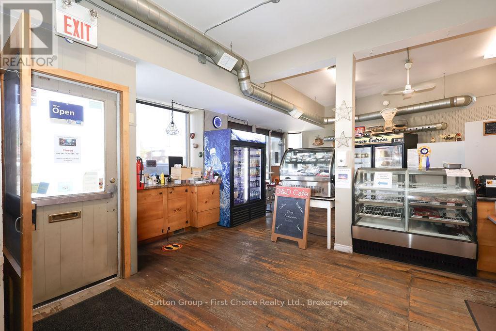 












8 WOODSTOCK STREET N

,
East Zorra-Tavistock (Tavistock),




Ontario
N0B2R0

