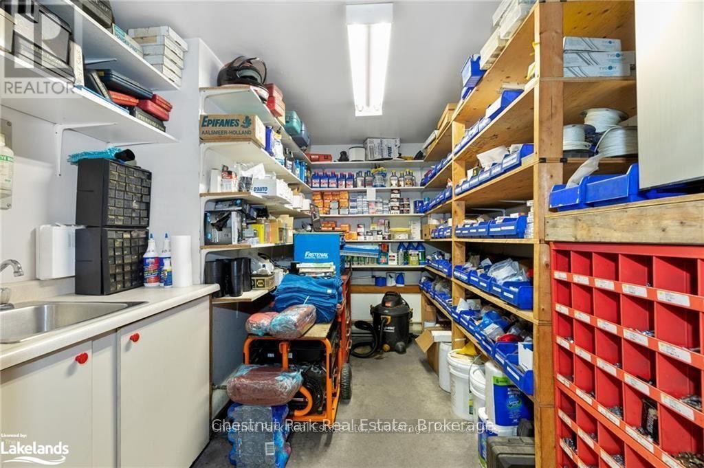 












8 GRAY ROAD

,
Bracebridge (Macaulay),




Ontario
P1L1P8

