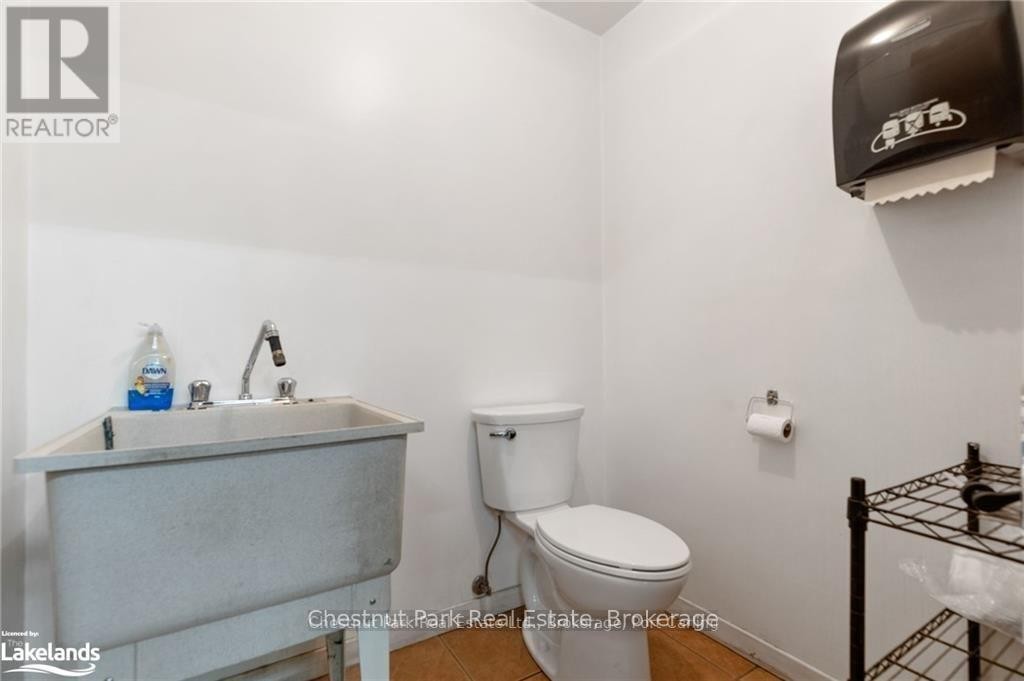 












8 GRAY ROAD

,
Bracebridge (Macaulay),




Ontario
P1L1P8

