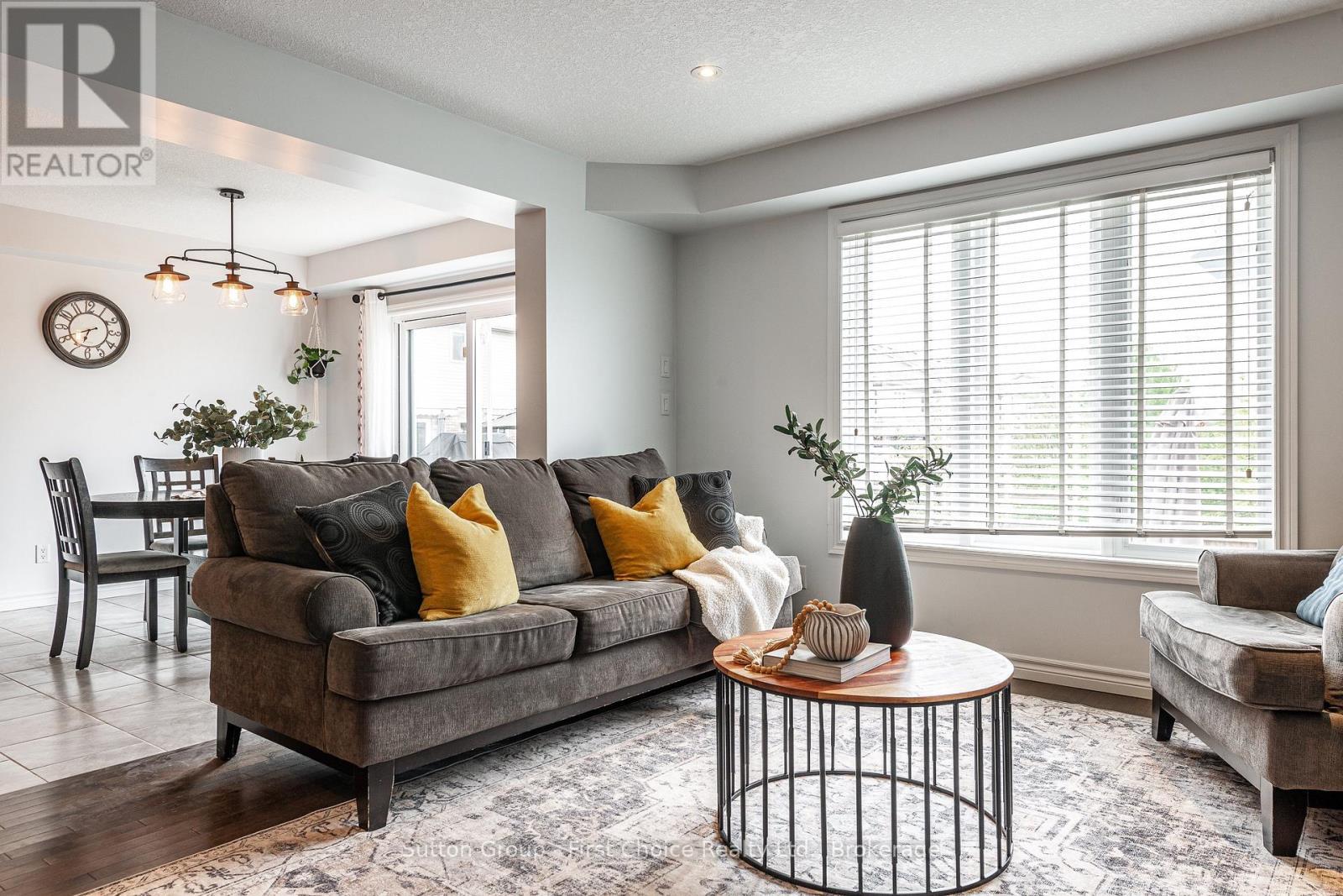 












566 FORMAN AVENUE

,
Stratford,




Ontario
N5A0C6

