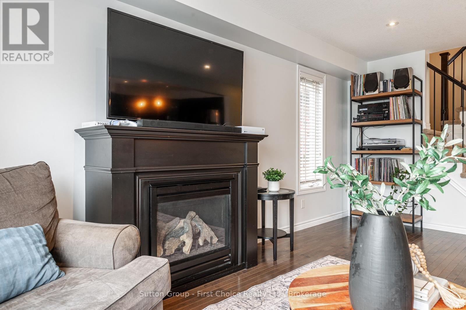 












566 FORMAN AVENUE

,
Stratford,




Ontario
N5A0C6

