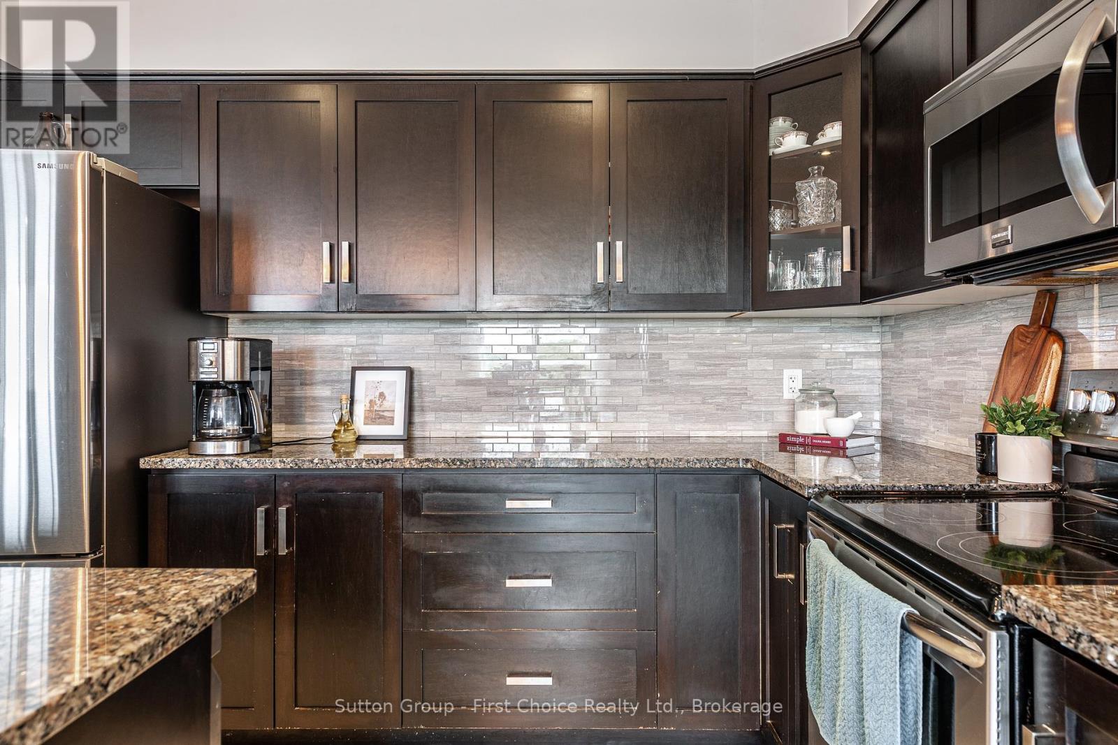 












566 FORMAN AVENUE

,
Stratford,




Ontario
N5A0C6

