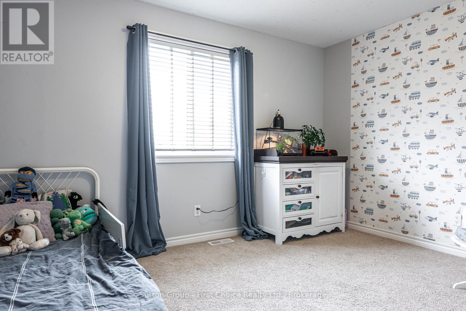 












566 FORMAN AVENUE

,
Stratford,




Ontario
N5A0C6

