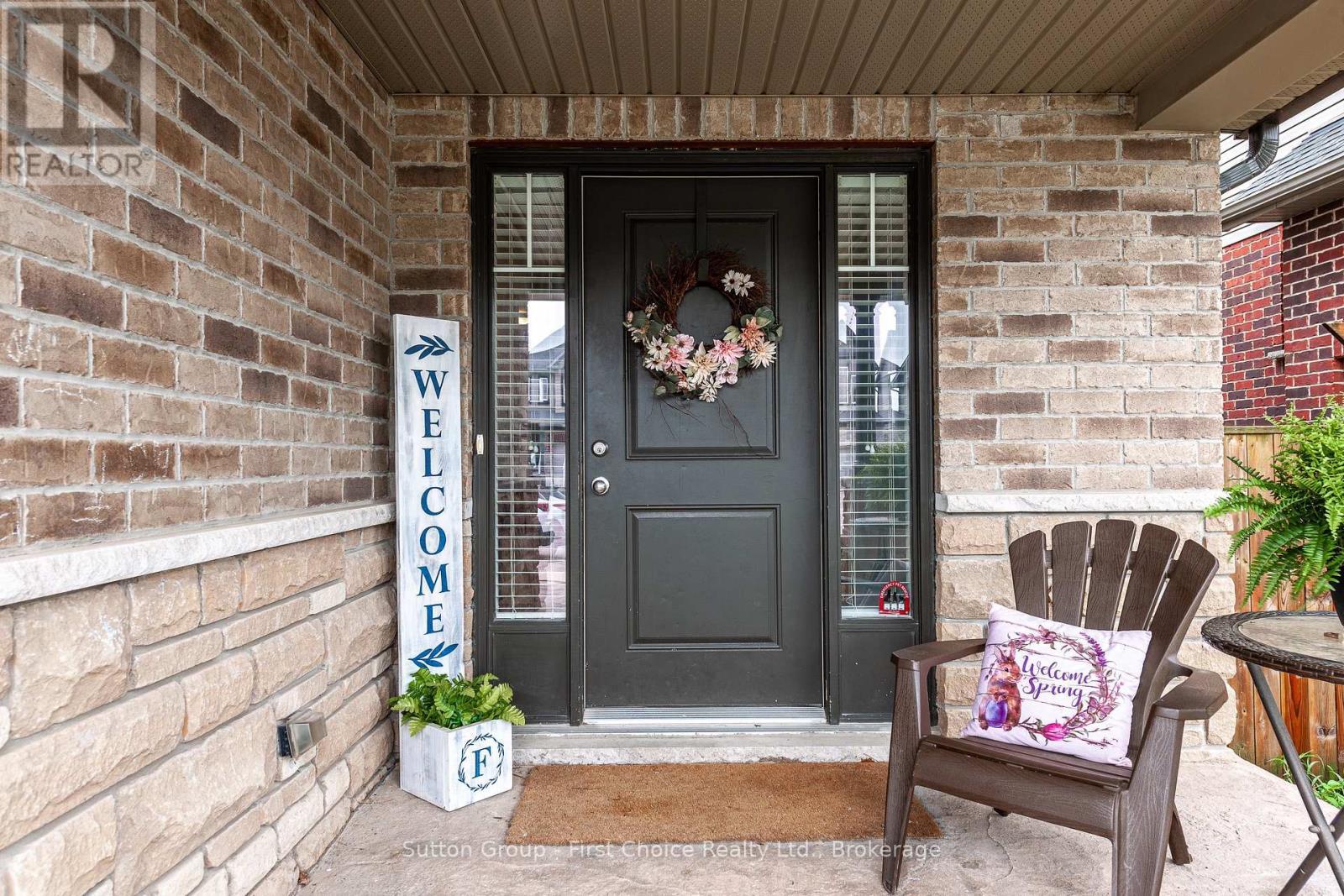 












566 FORMAN AVENUE

,
Stratford,




Ontario
N5A0C6

