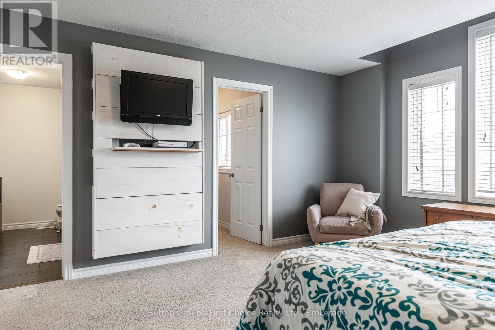 












566 FORMAN AVENUE

,
Stratford,




Ontario
N5A0C6

