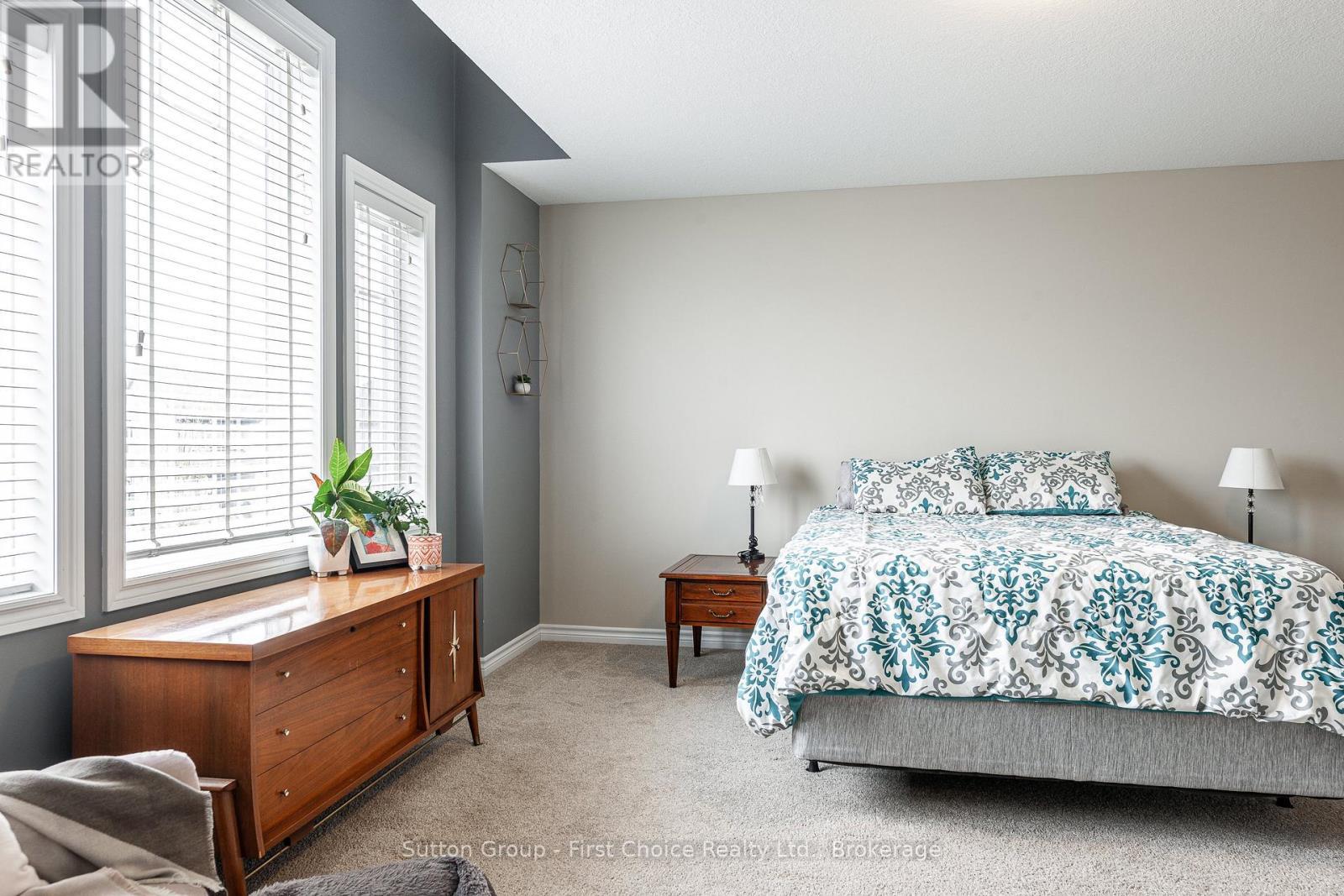 












566 FORMAN AVENUE

,
Stratford,




Ontario
N5A0C6

