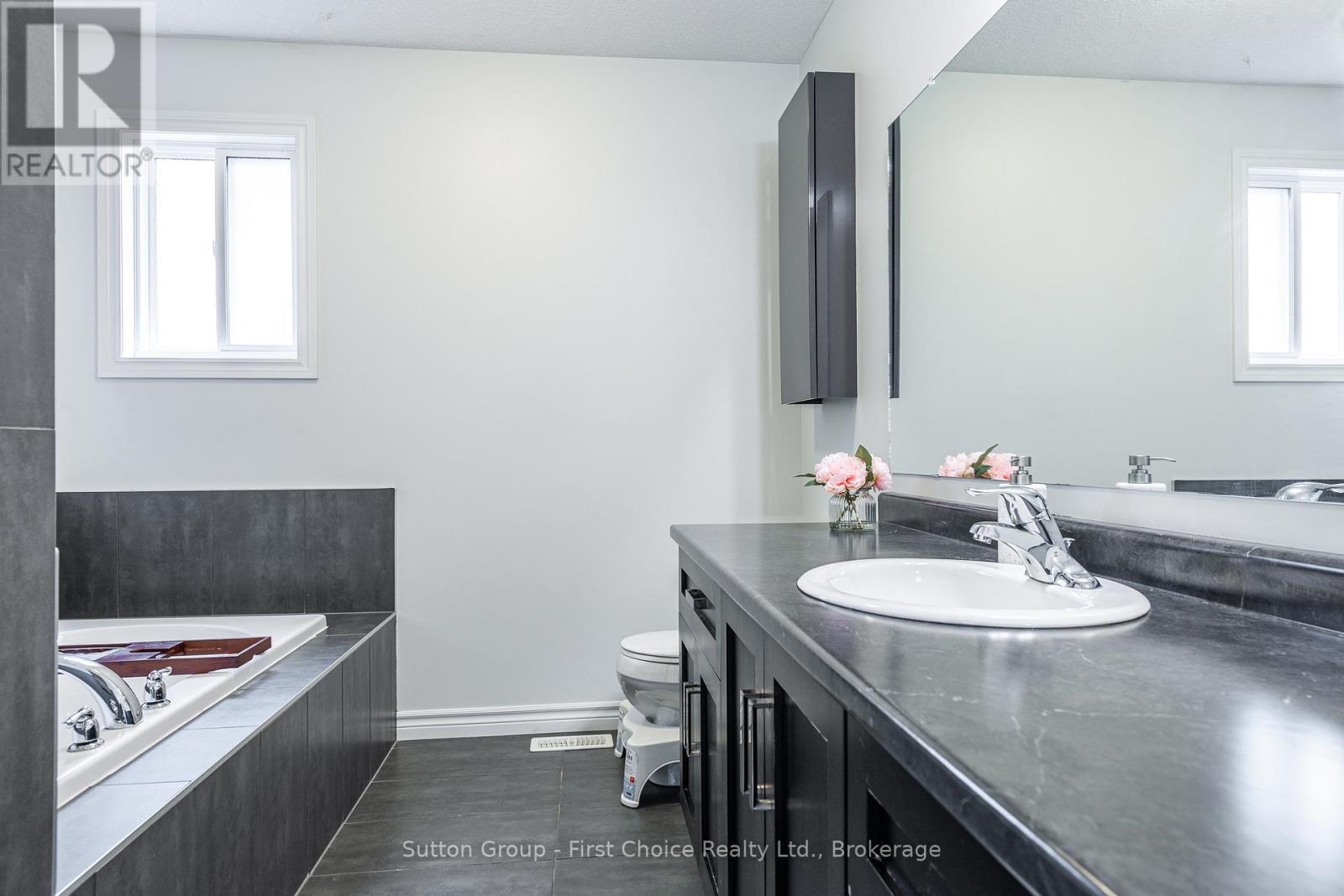 












566 FORMAN AVENUE

,
Stratford,




Ontario
N5A0C6

