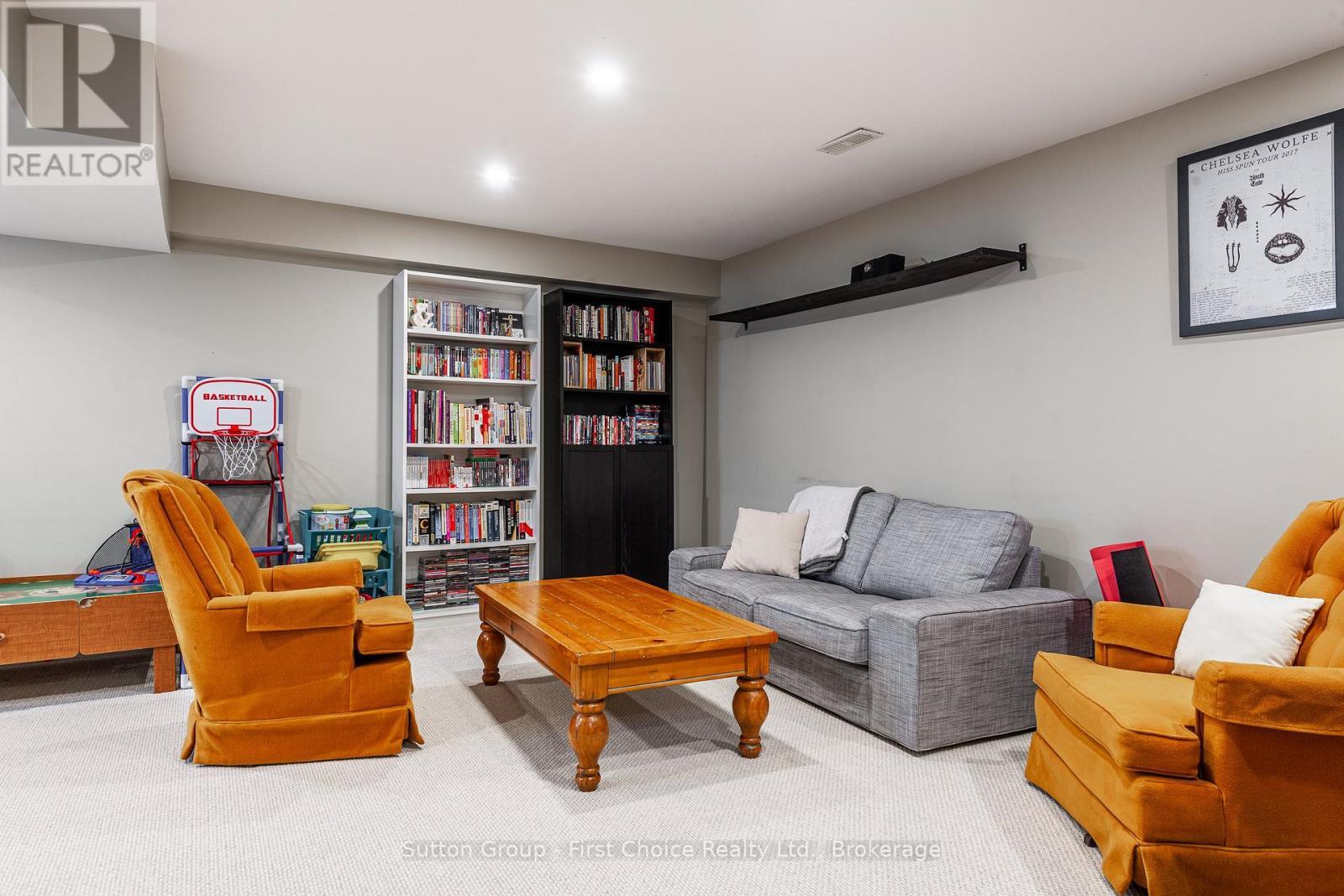 












566 FORMAN AVENUE

,
Stratford,




Ontario
N5A0C6

