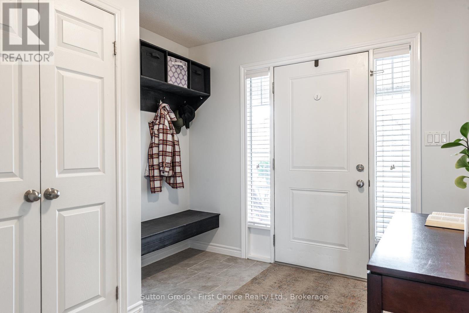 












566 FORMAN AVENUE

,
Stratford,




Ontario
N5A0C6

