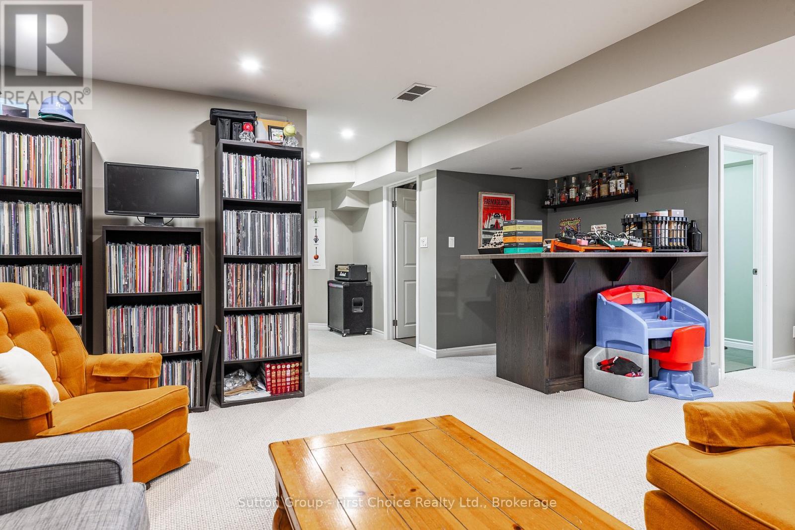 












566 FORMAN AVENUE

,
Stratford,




Ontario
N5A0C6

