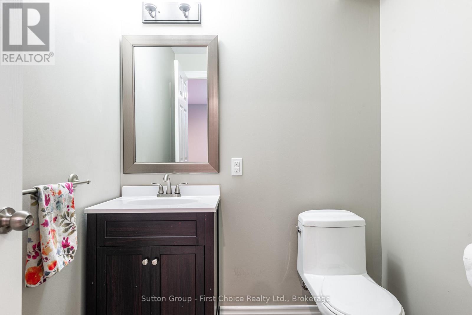 












566 FORMAN AVENUE

,
Stratford,




Ontario
N5A0C6

