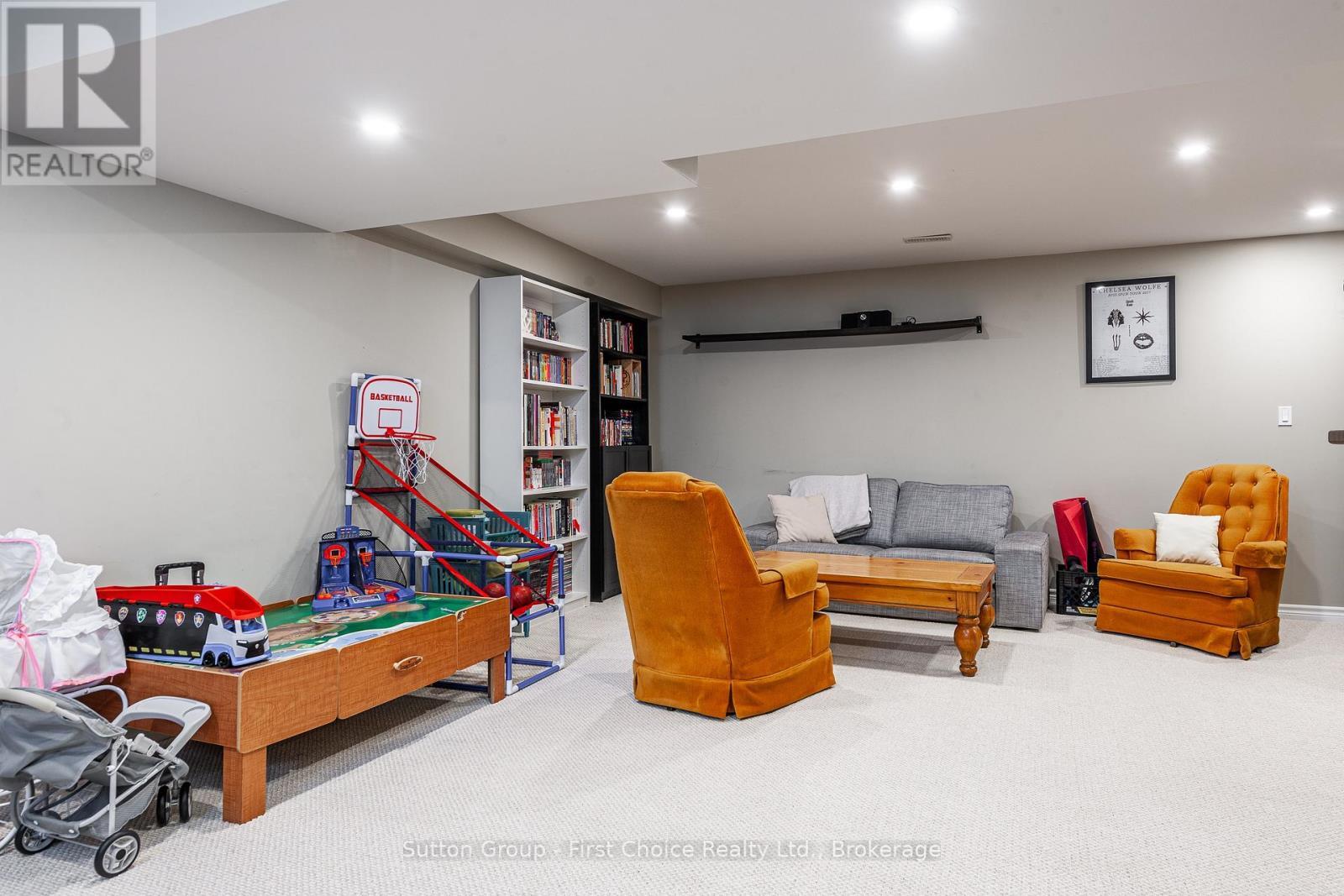 












566 FORMAN AVENUE

,
Stratford,




Ontario
N5A0C6

