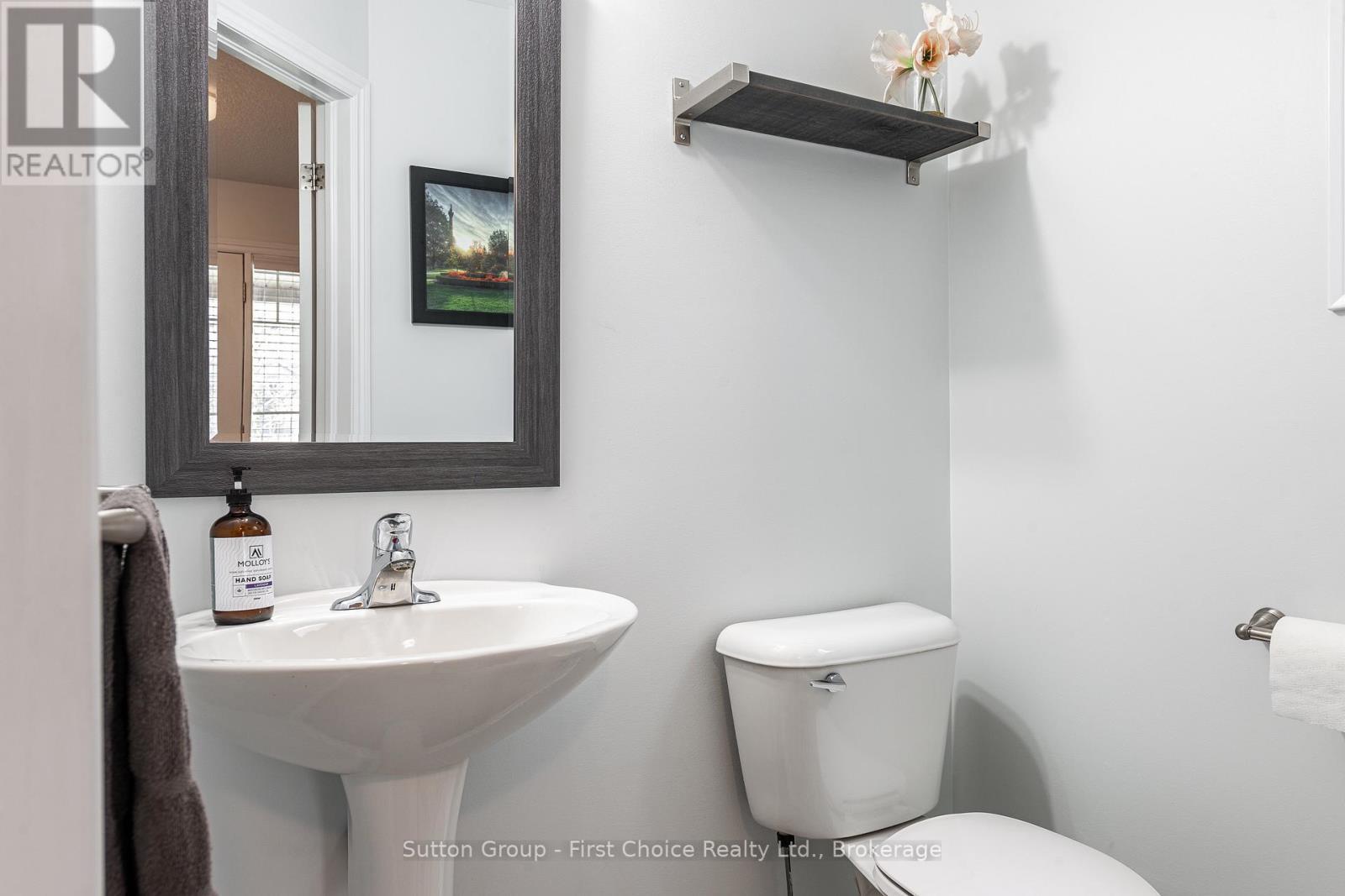 












566 FORMAN AVENUE

,
Stratford,




Ontario
N5A0C6

