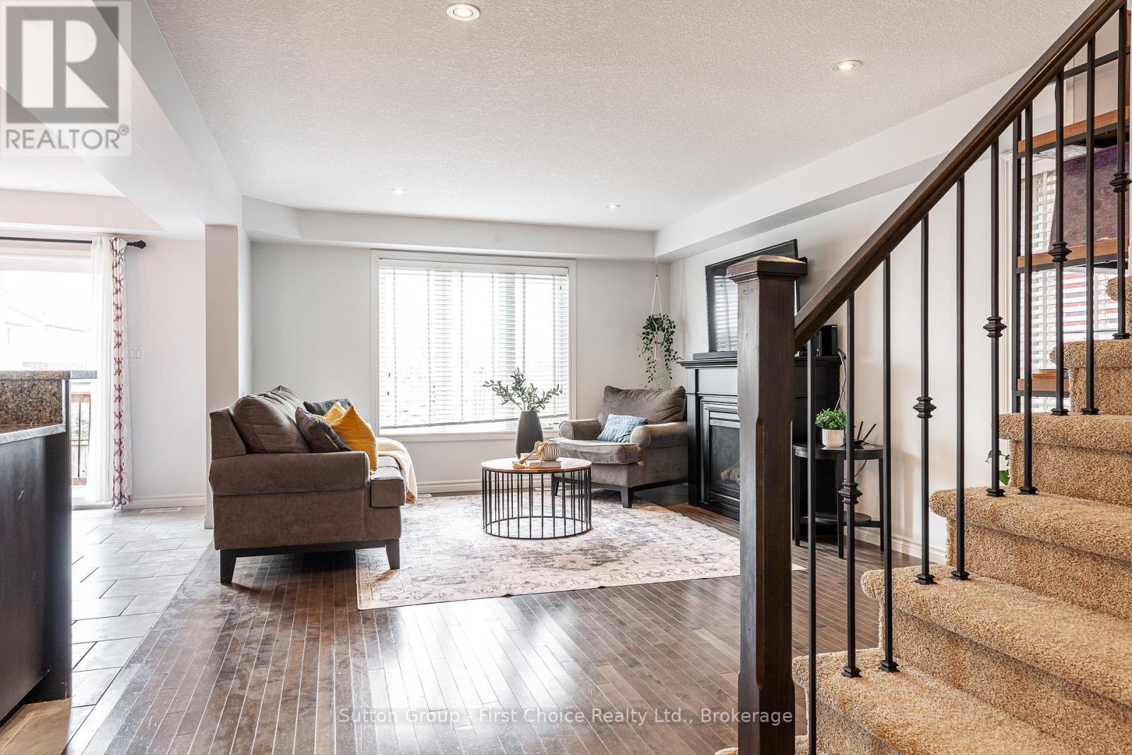 












566 FORMAN AVENUE

,
Stratford,




Ontario
N5A0C6

