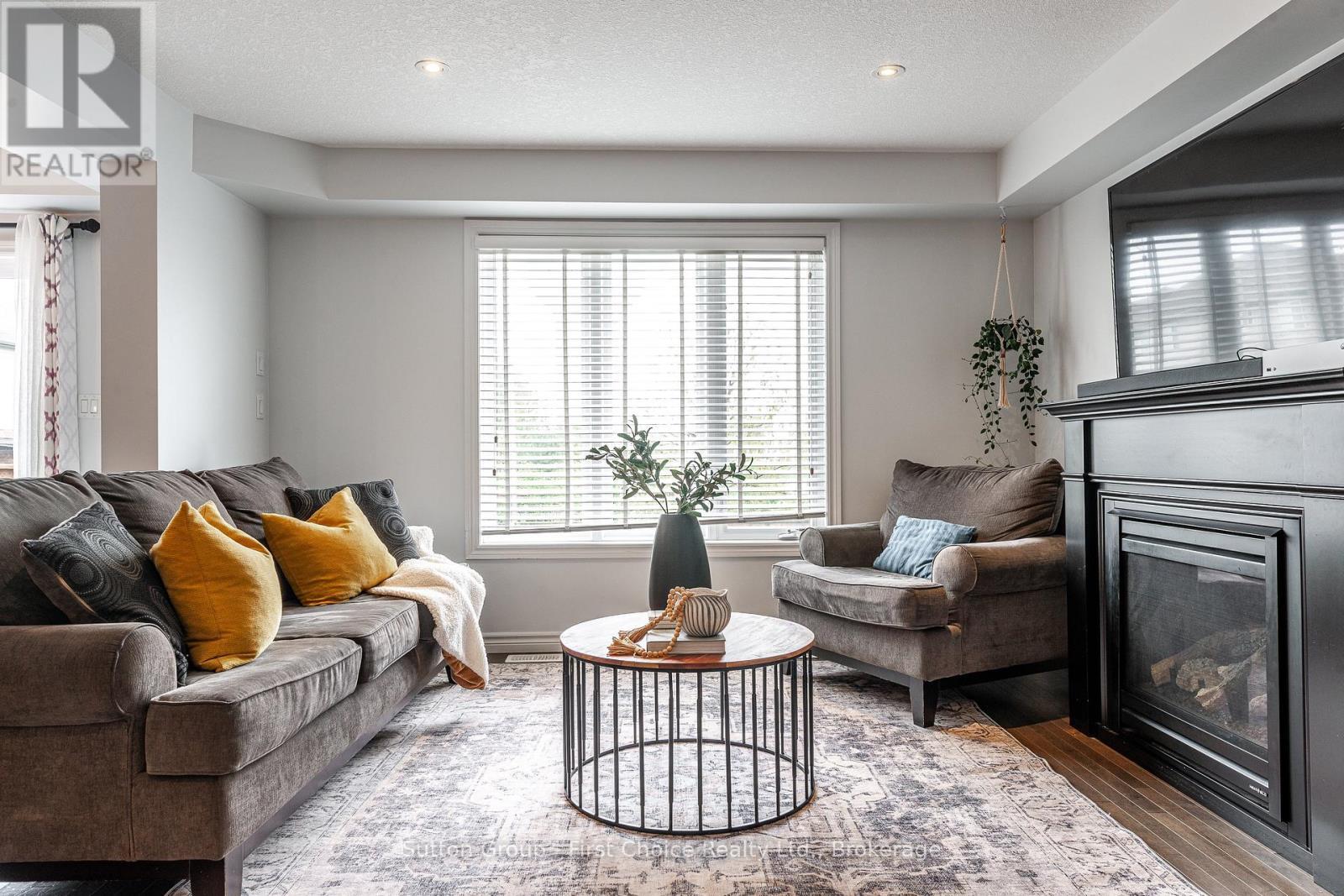 












566 FORMAN AVENUE

,
Stratford,




Ontario
N5A0C6

