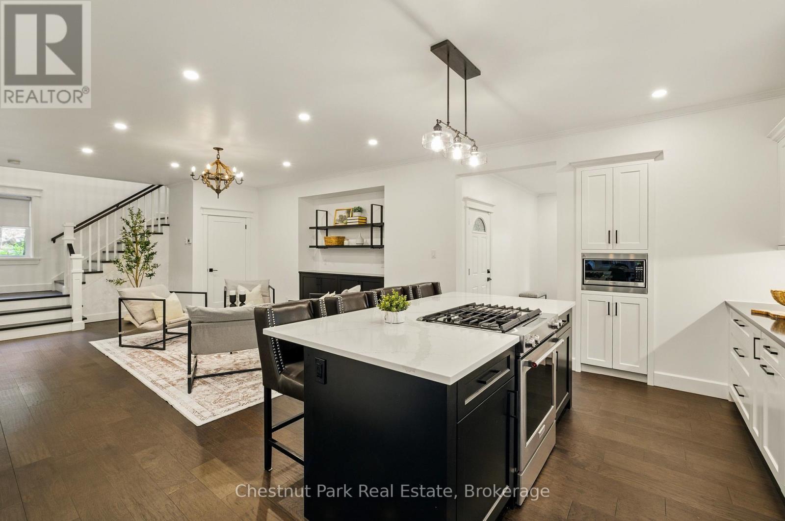 












39 TODHOLM DRIVE

,
Muskoka Lakes (Medora),




Ontario
P0B1J0

