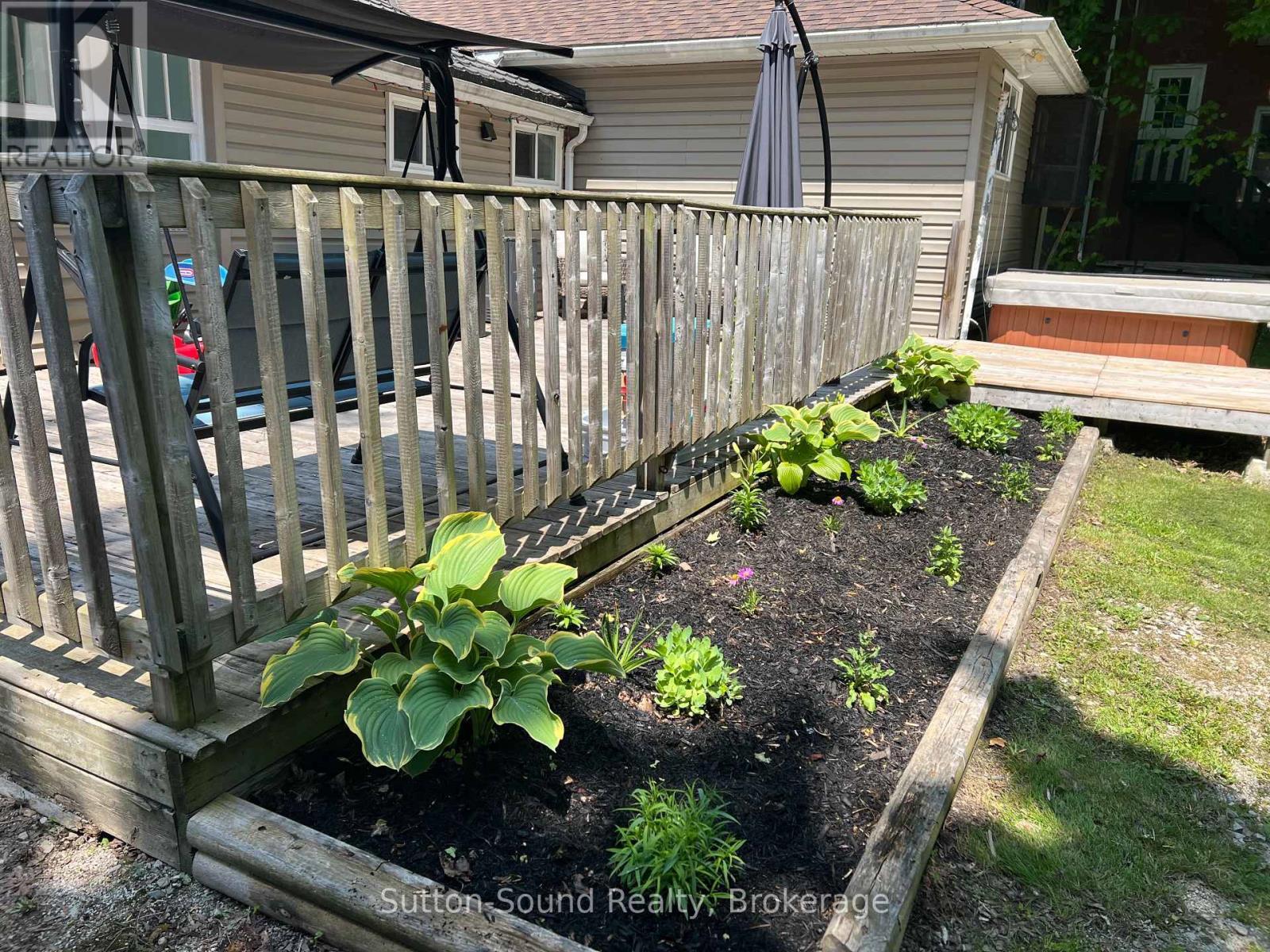 












31 YONGE STREET

,
Arran-Elderslie,




Ontario
N0H2N0

