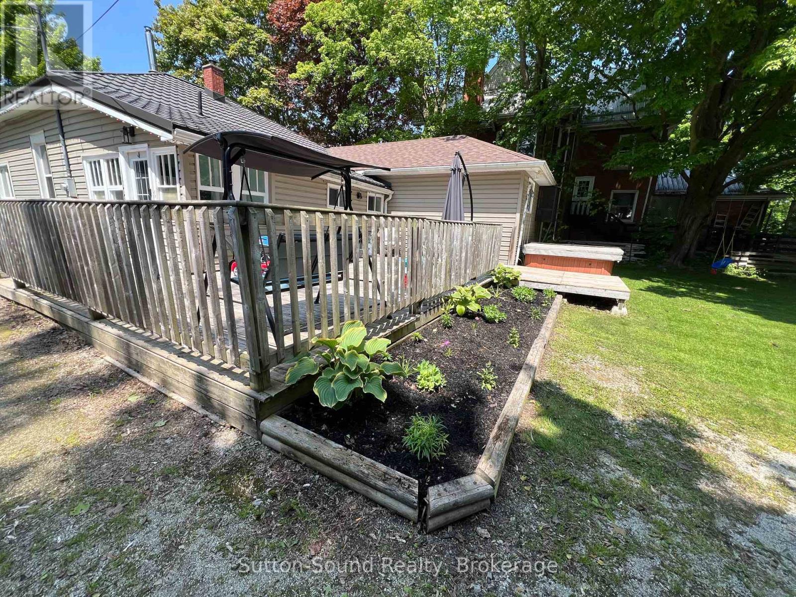 












31 YONGE STREET

,
Arran-Elderslie,




Ontario
N0H2N0


