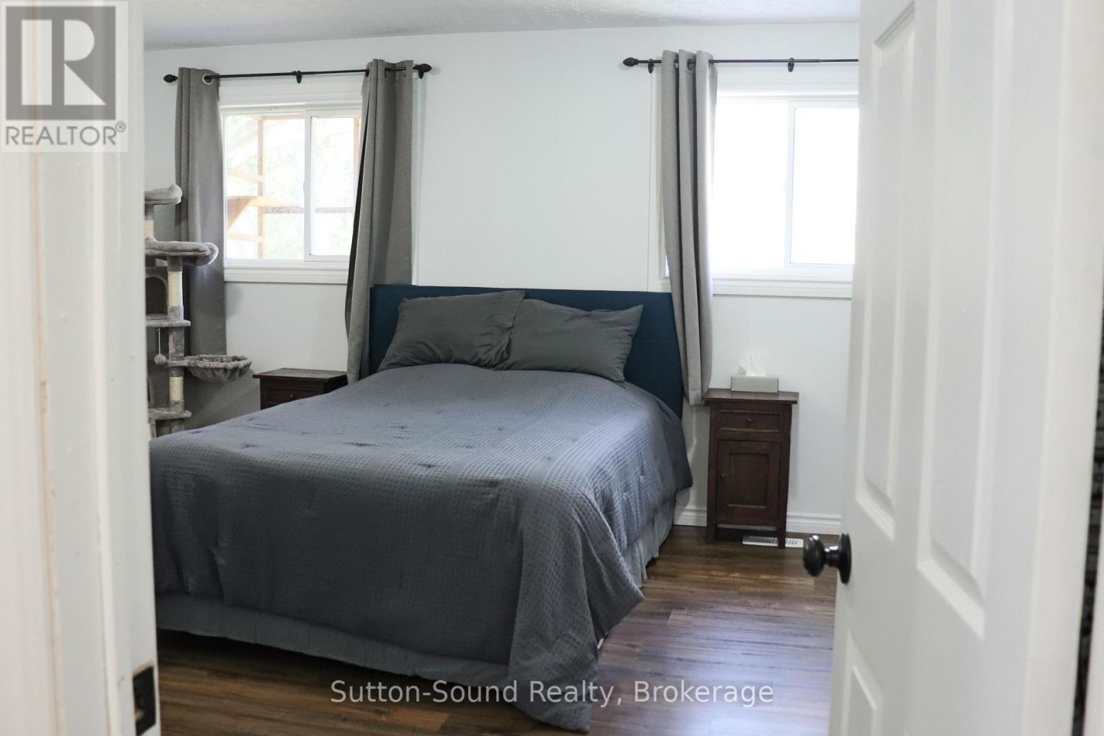 












31 YONGE STREET

,
Arran-Elderslie,




Ontario
N0H2N0

