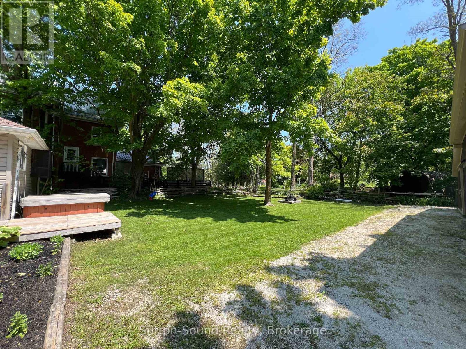 












31 YONGE STREET

,
Arran-Elderslie,




Ontario
N0H2N0

