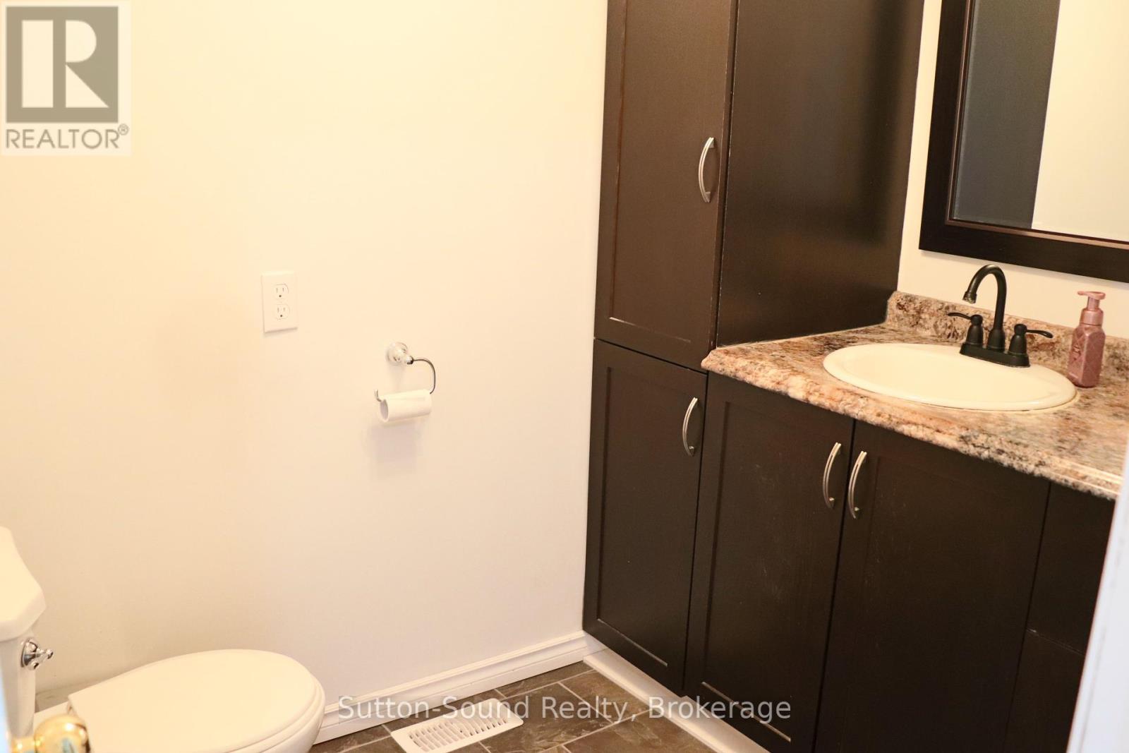 












31 YONGE STREET

,
Arran-Elderslie,




Ontario
N0H2N0

