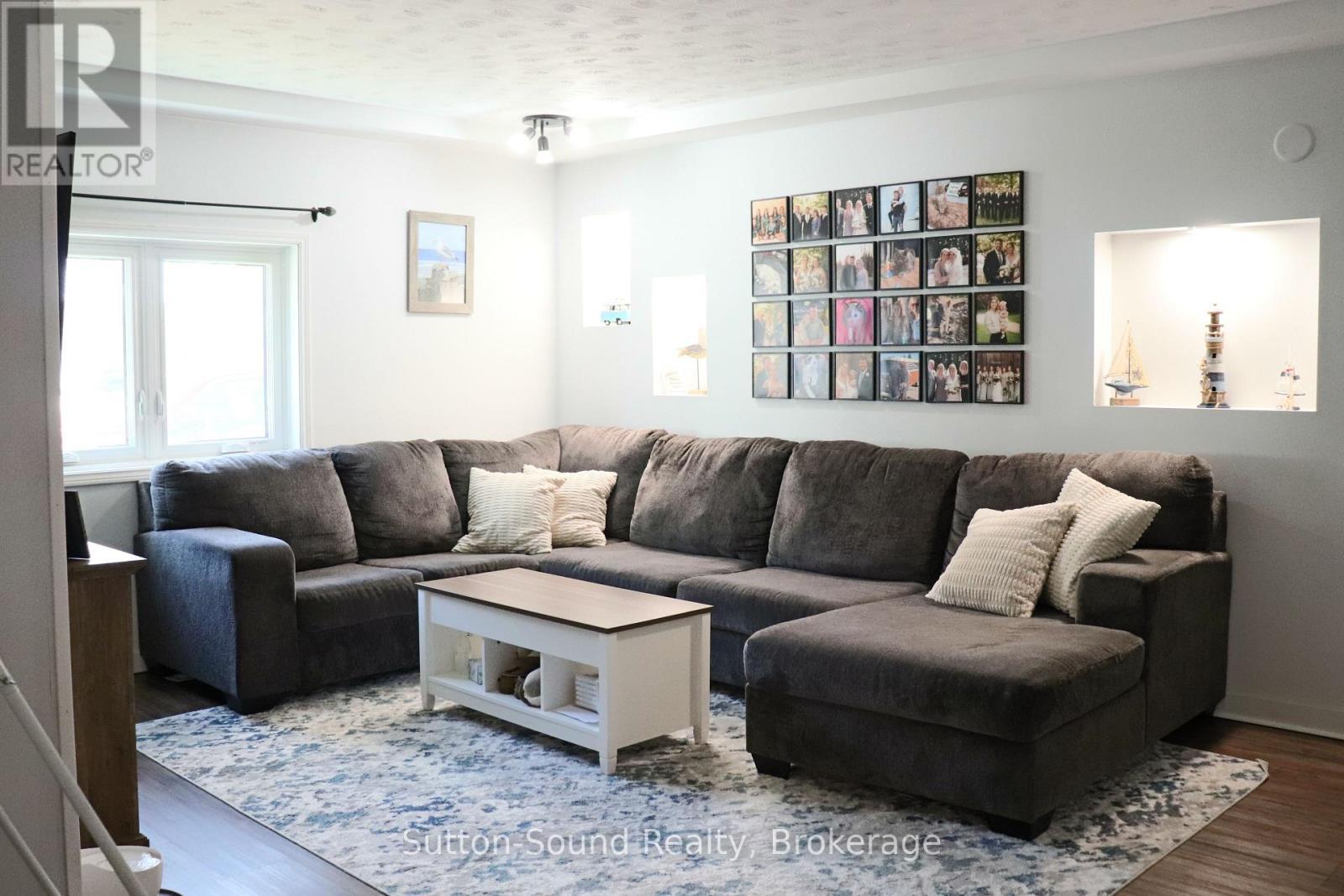 












31 YONGE STREET

,
Arran-Elderslie,




Ontario
N0H2N0

