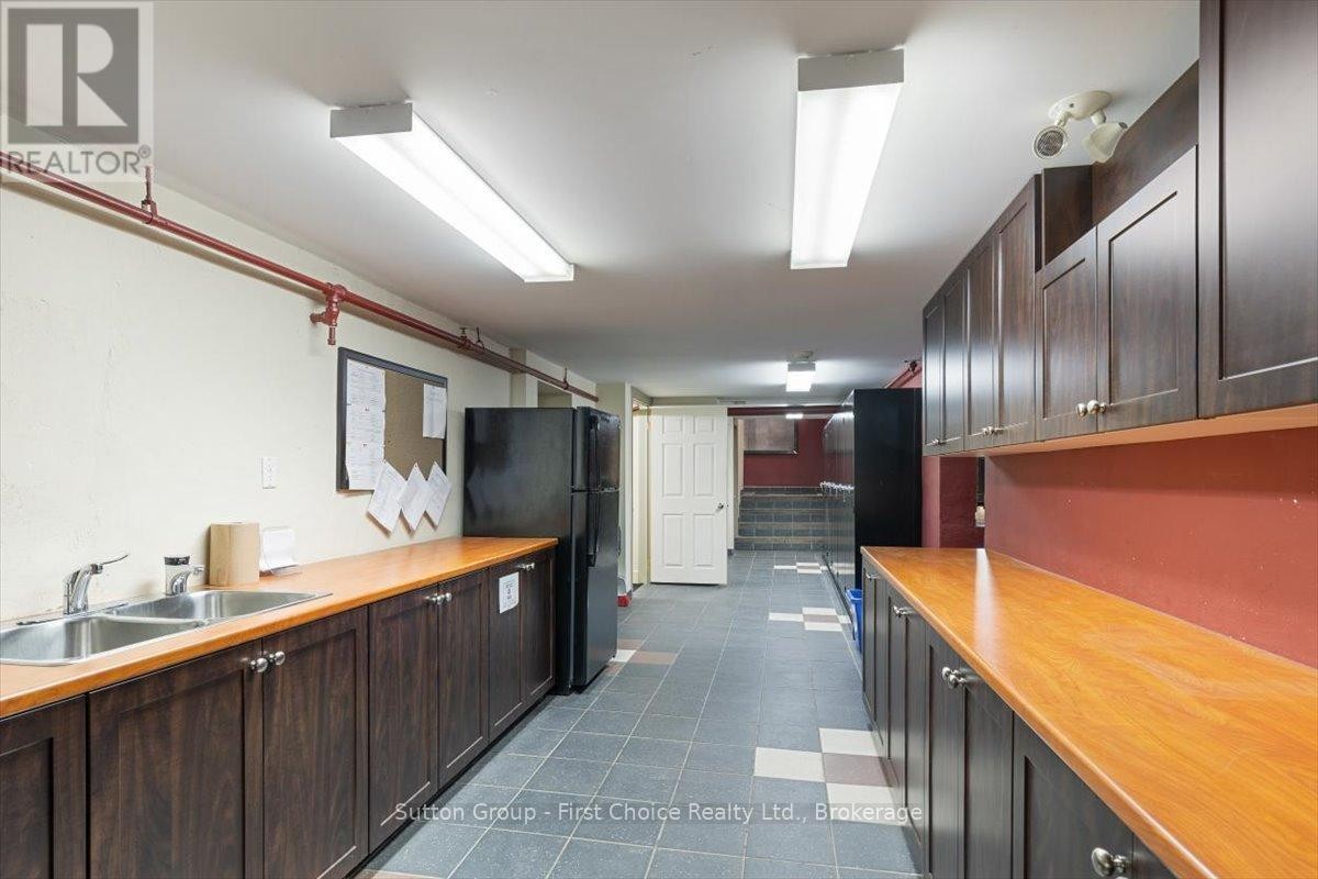 












REAR - 107 ERIE STREET

,
Stratford,




Ontario
N5A2M5

