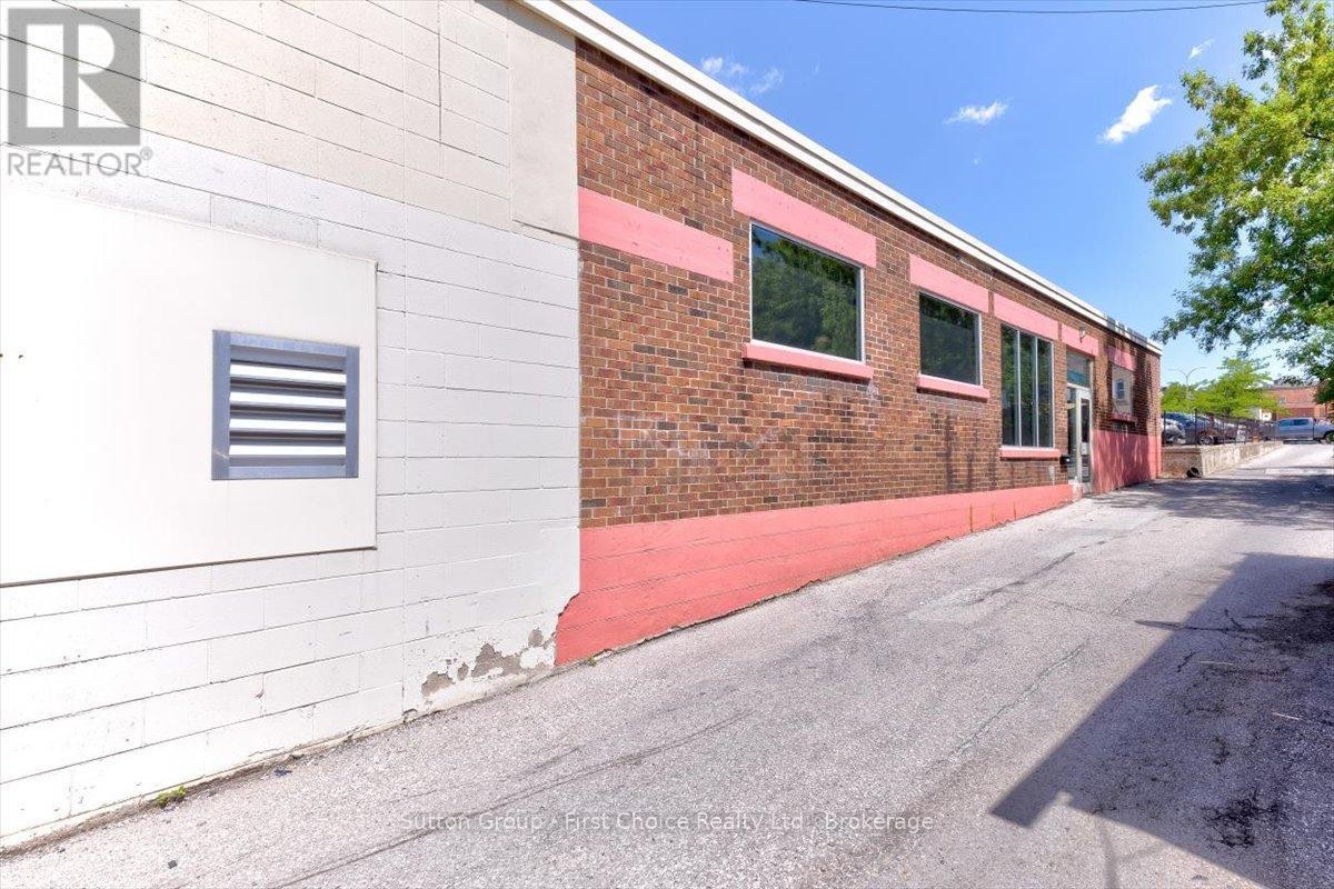 












REAR - 107 ERIE STREET

,
Stratford,




Ontario
N5A2M5

