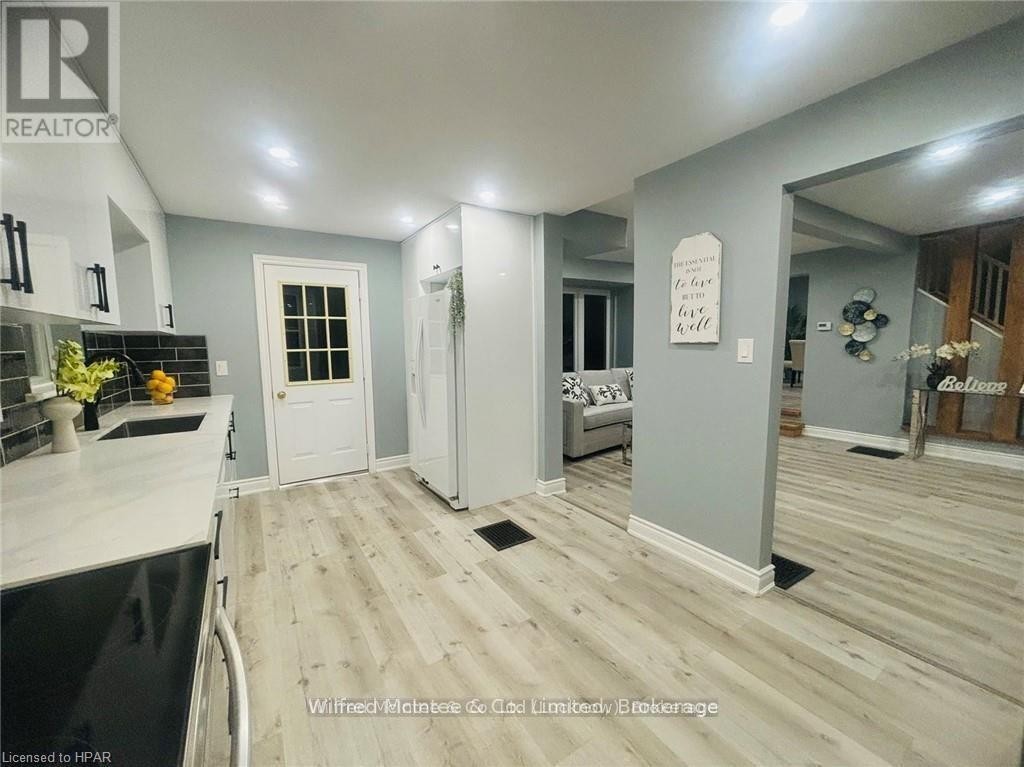 












476 HAMILTON STREET

,
Huron-Kinloss (Lucknow),




Ontario
N0G2H0

