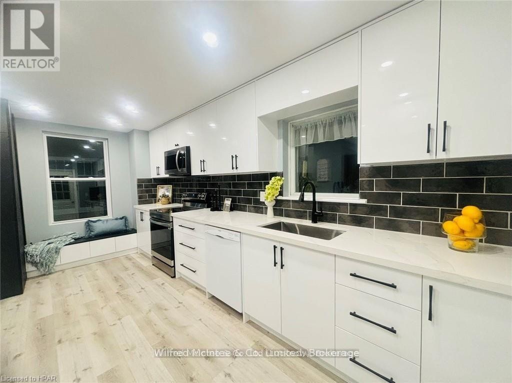 












476 HAMILTON STREET

,
Huron-Kinloss (Lucknow),




Ontario
N0G2H0

