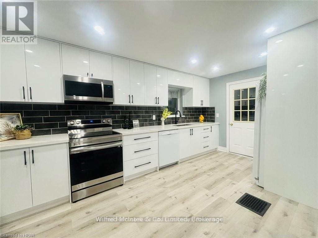 












476 HAMILTON STREET

,
Huron-Kinloss (Lucknow),




Ontario
N0G2H0

