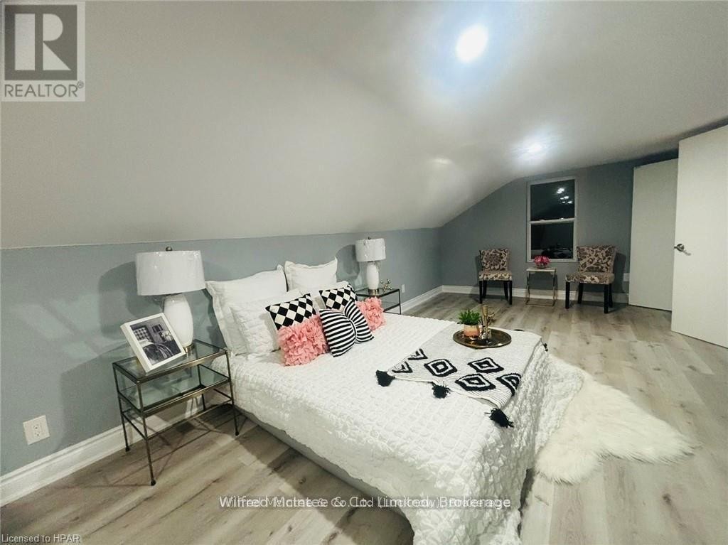 












476 HAMILTON STREET

,
Huron-Kinloss (Lucknow),




Ontario
N0G2H0

