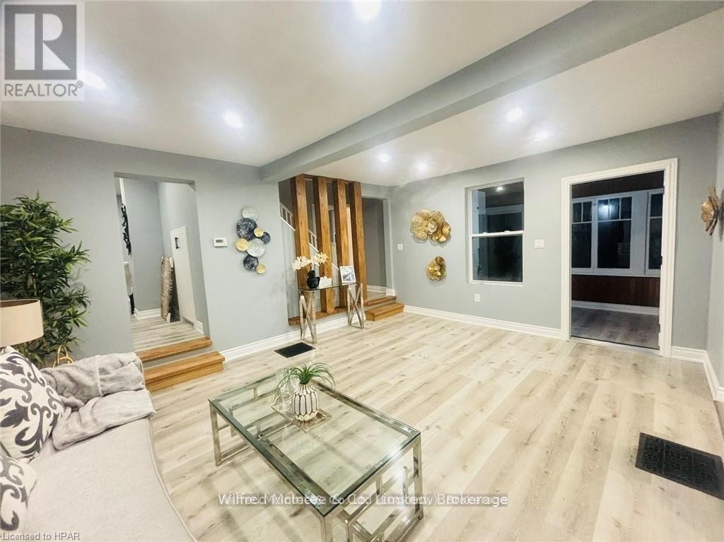 












476 HAMILTON STREET

,
Huron-Kinloss (Lucknow),




Ontario
N0G2H0

