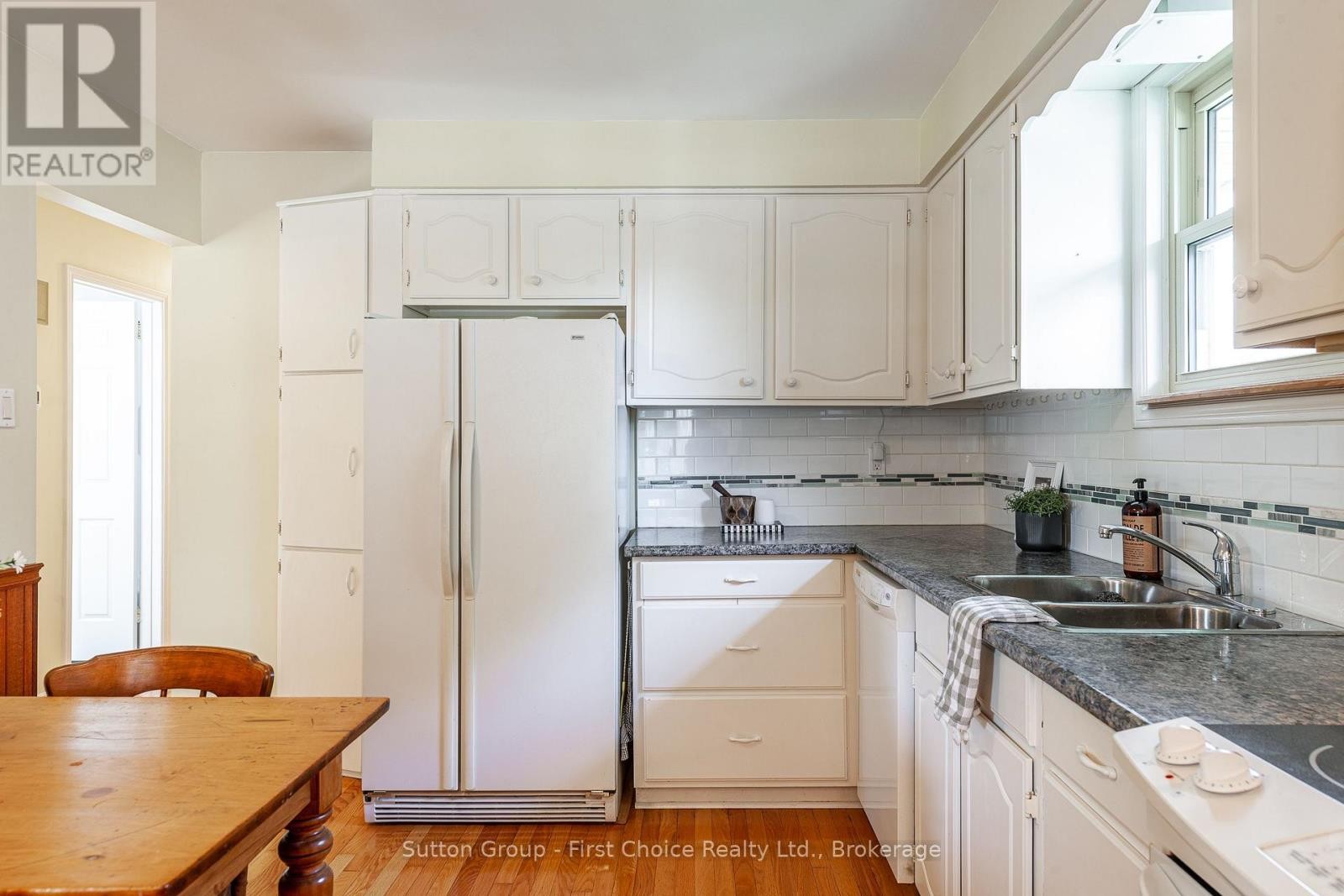 












142 KENNER CRESCENT

,
Stratford,




Ontario
N5A7H2

