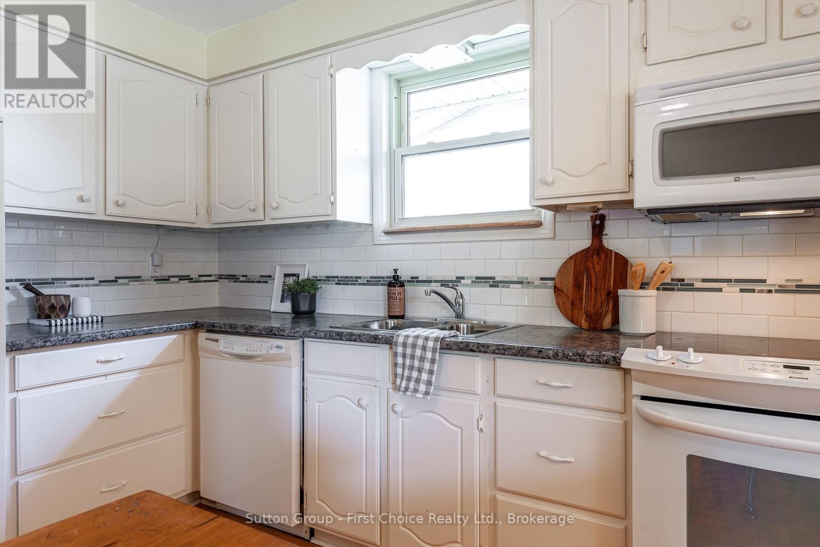 












142 KENNER CRESCENT

,
Stratford,




Ontario
N5A7H2

