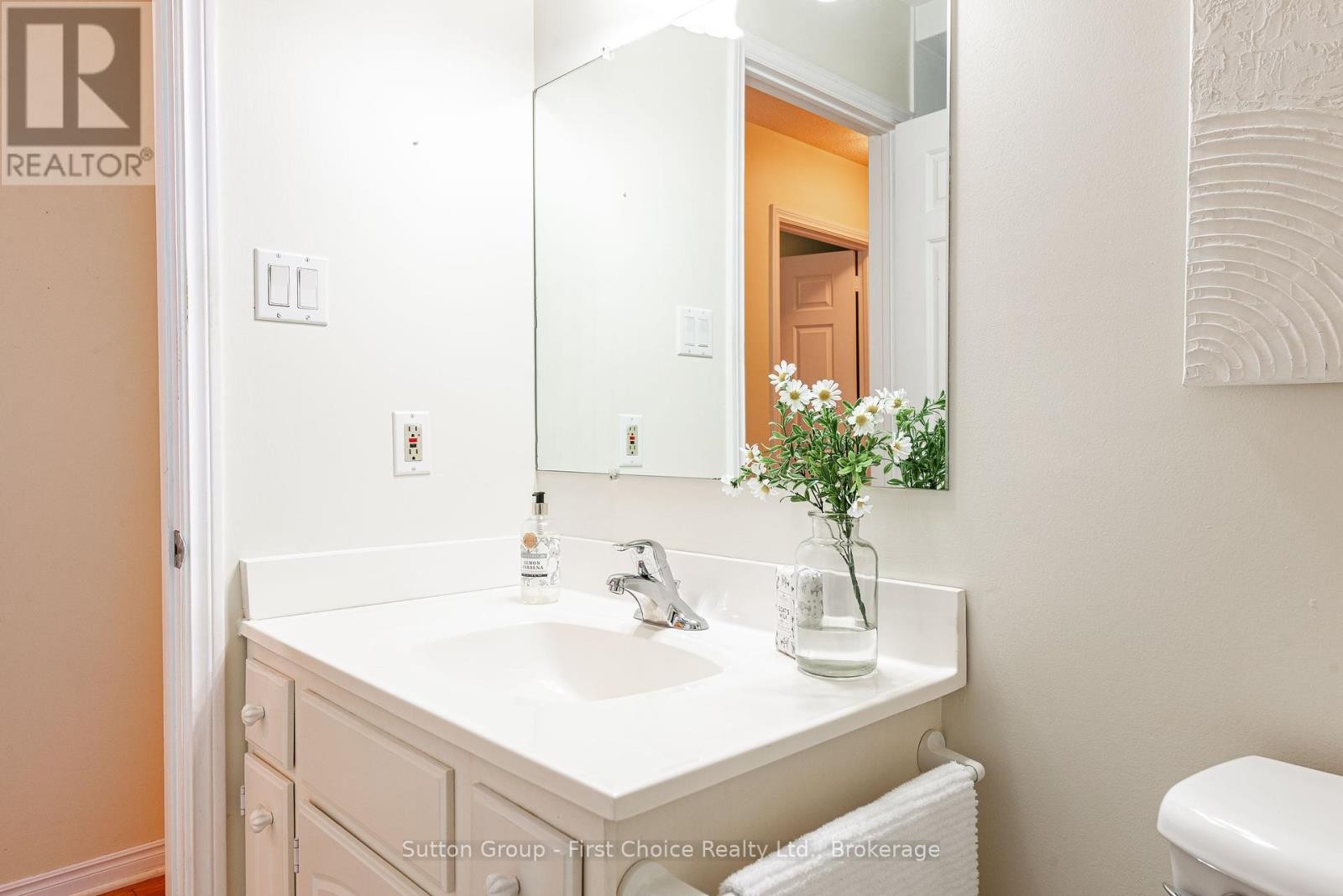 












142 KENNER CRESCENT

,
Stratford,




Ontario
N5A7H2

