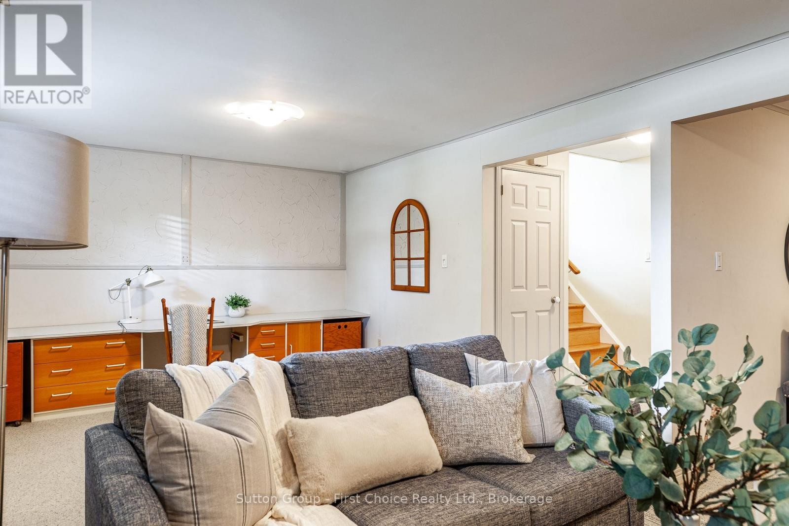 












142 KENNER CRESCENT

,
Stratford,




Ontario
N5A7H2

