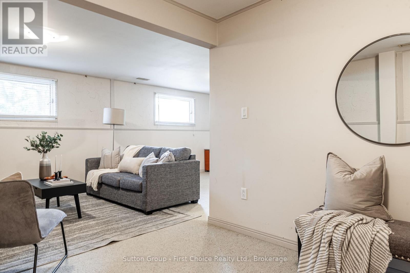 












142 KENNER CRESCENT

,
Stratford,




Ontario
N5A7H2

