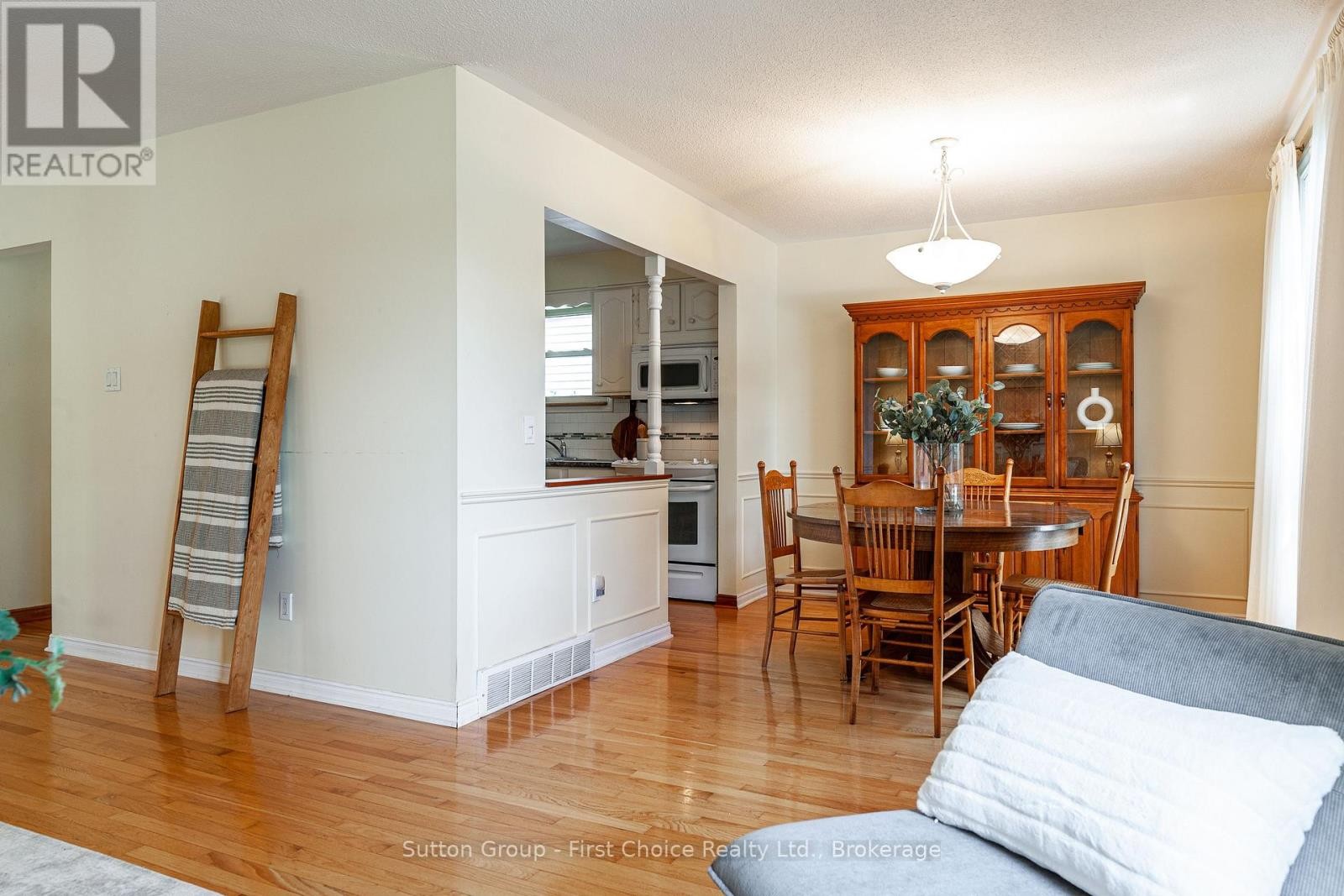 












142 KENNER CRESCENT

,
Stratford,




Ontario
N5A7H2

