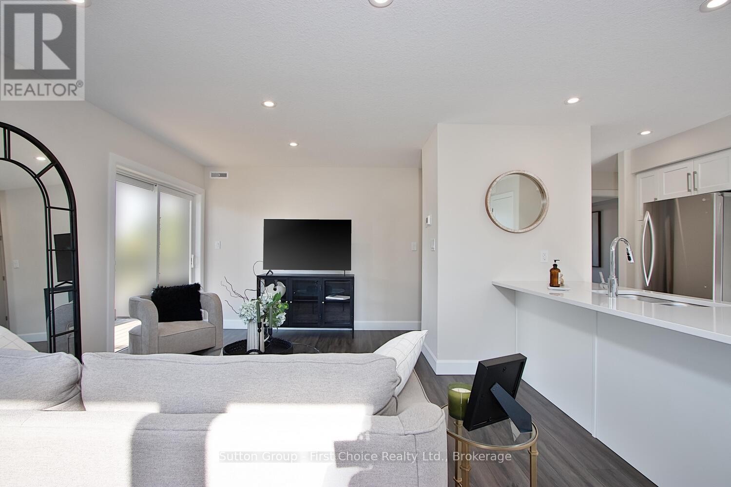 












UNIT 37 - 3202 VIVIAN LINE

,
Stratford,




Ontario
N5A0K6

