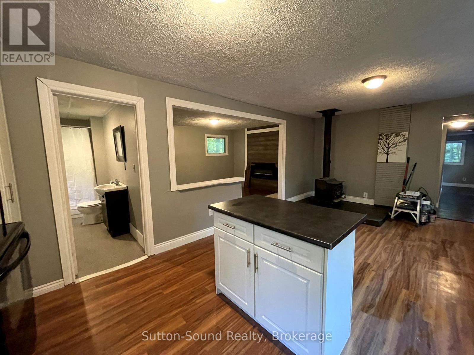 












442 BERFORD LAKE ROAD

,
South Bruce Peninsula,




Ontario
N0H2T0

